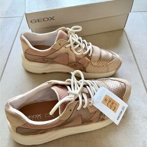 NWT - Geox Women's Leather Sneakers - Super Cute!